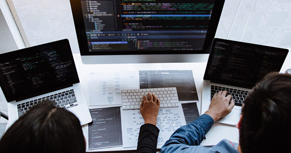 對接硬件的軟件開發與純軟件開發 核心區別與挑戰